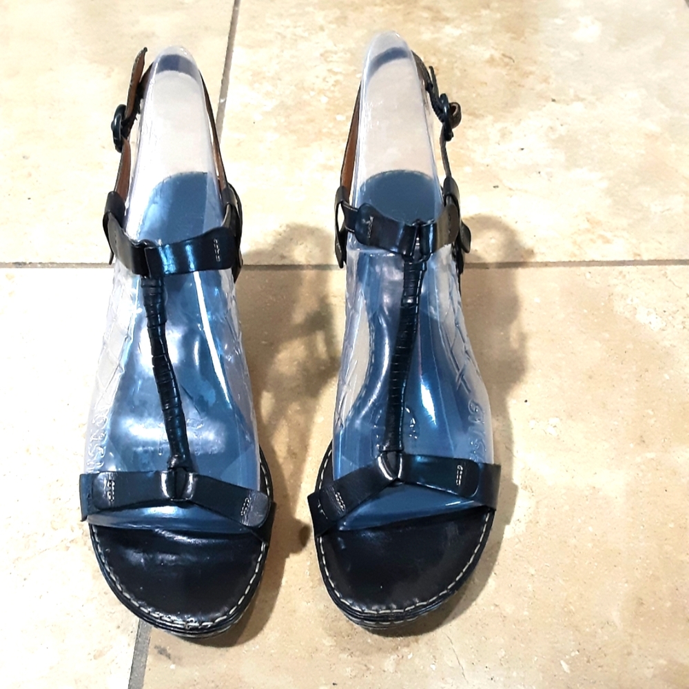 Bolo Elegant Black Women's T-Strap Sandals